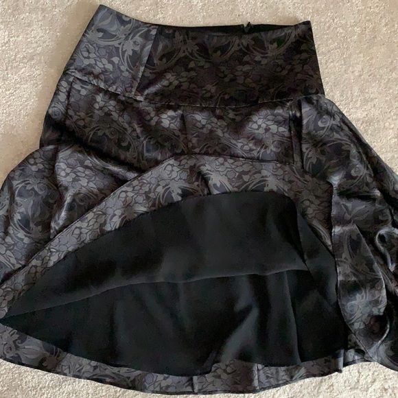 The Limited Skirt - Picture 6 of 8